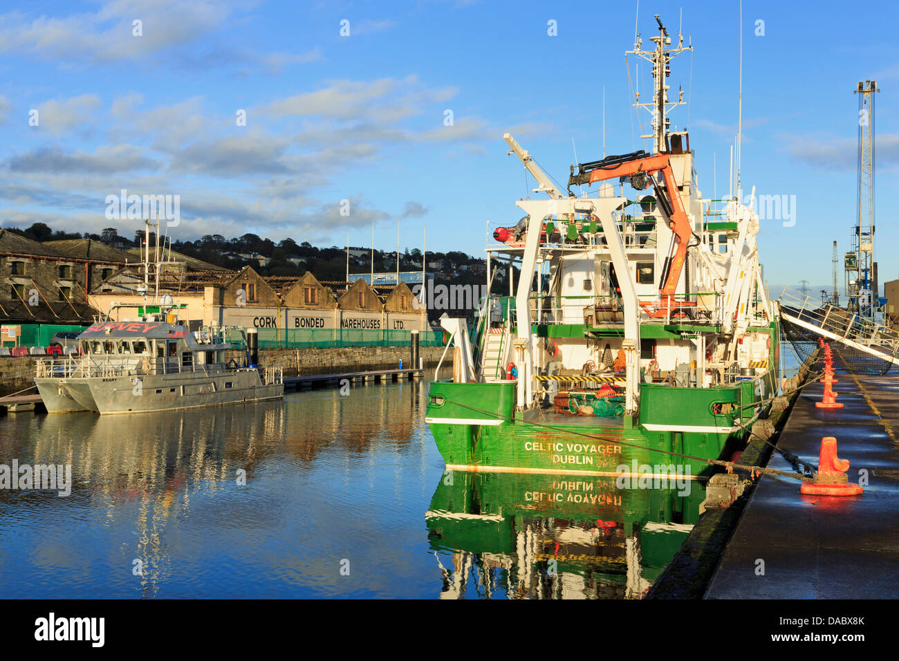 Trawler sul fiume Lee Sud canale, città di Cork, nella contea di Cork, Munster, Repubblica di Irlanda, Europa Foto Stock