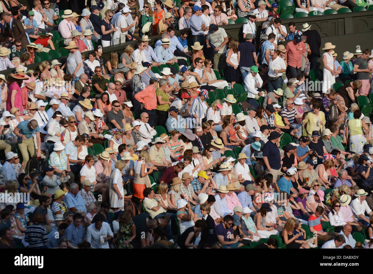 Gli spettatori sul Centre Court Wimbledon Foto Stock