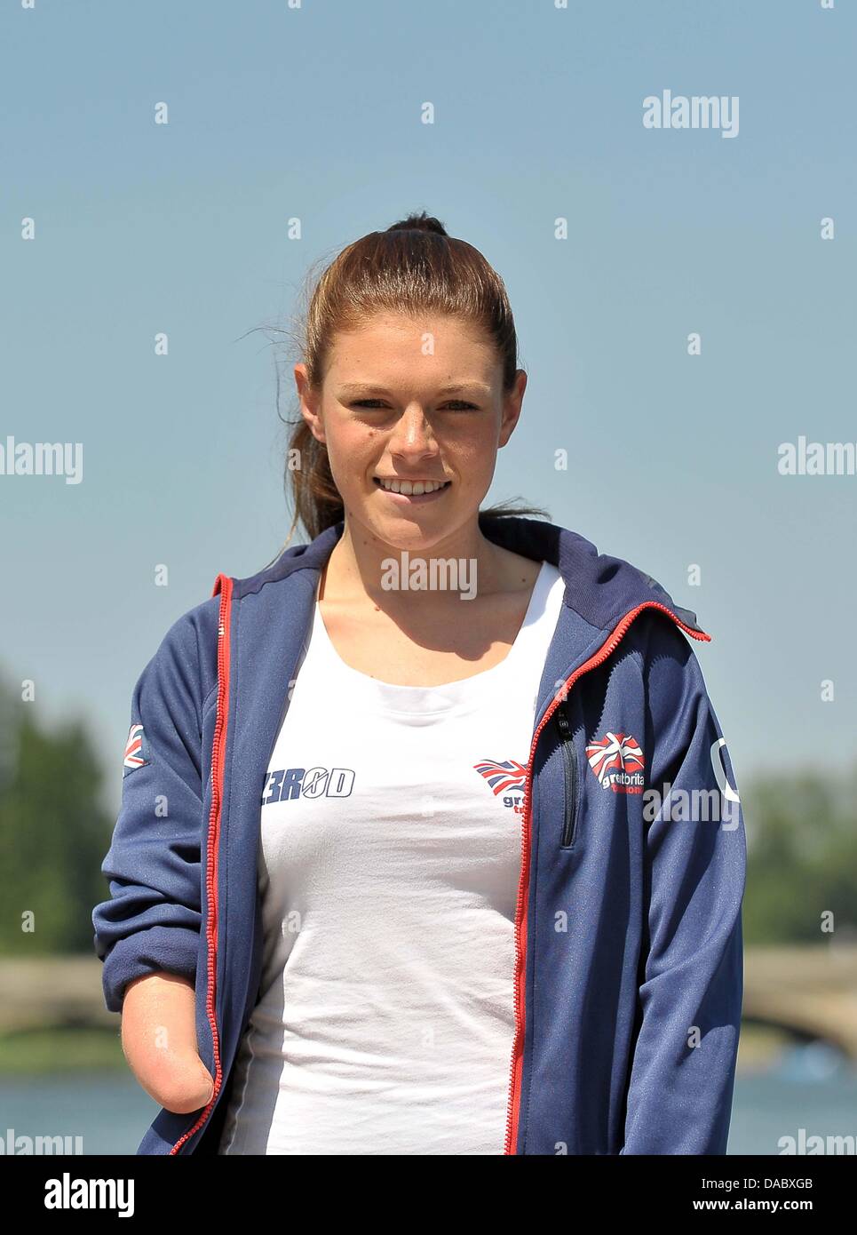 Londra, Regno Unito. 8 luglio 2013. Lauren Steadman (nuotatore paralimpico girato paratriathlete). Londra Tiathlon spettatore di lancio. Lido a serpentina. Hyde Park. Londra. Regno Unito. 08/07/2013. Credito: Sport In immagini/Alamy Live News Foto Stock