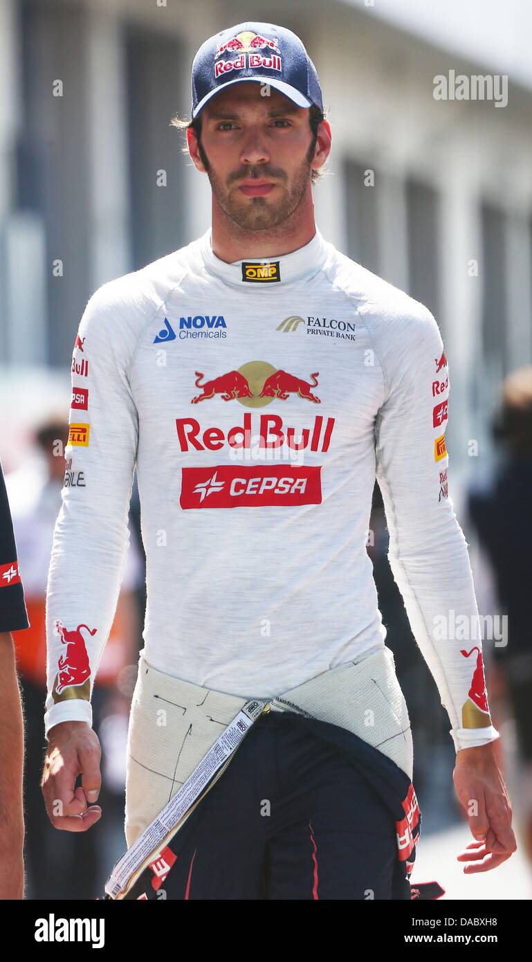 Il francese driver di Formula Uno Jean-Eric Vergne della Toro Rosso durante la terza sessione di prove libere sul circuito del Nuerburgring in Nuerburg, Germania, 06 luglio 2013. Foto: Jens Buettner/dpa Foto Stock
