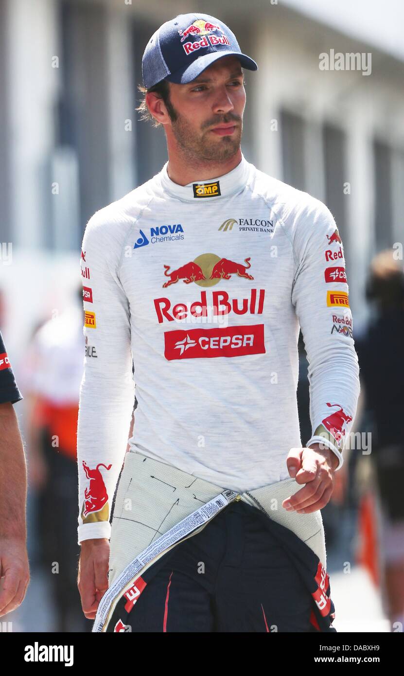 Il francese driver di Formula Uno Jean-Eric Vergne della Toro Rosso durante la terza sessione di prove libere sul circuito del Nuerburgring in Nuerburg, Germania, 06 luglio 2013. Foto: Jens Buettner/dpa Foto Stock