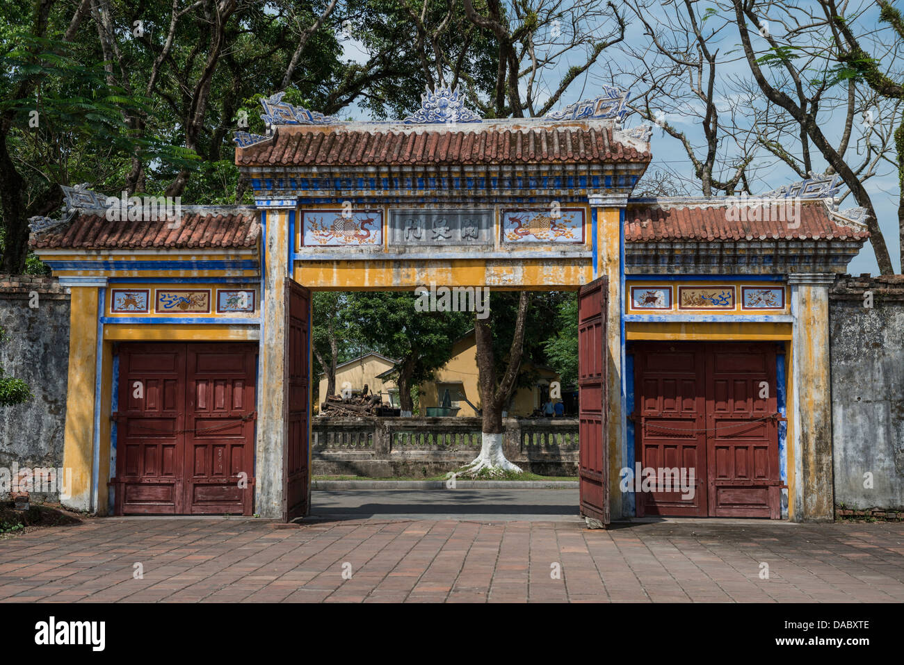 Gateway ornati, città imperiale di Hue, Vietnam Foto Stock