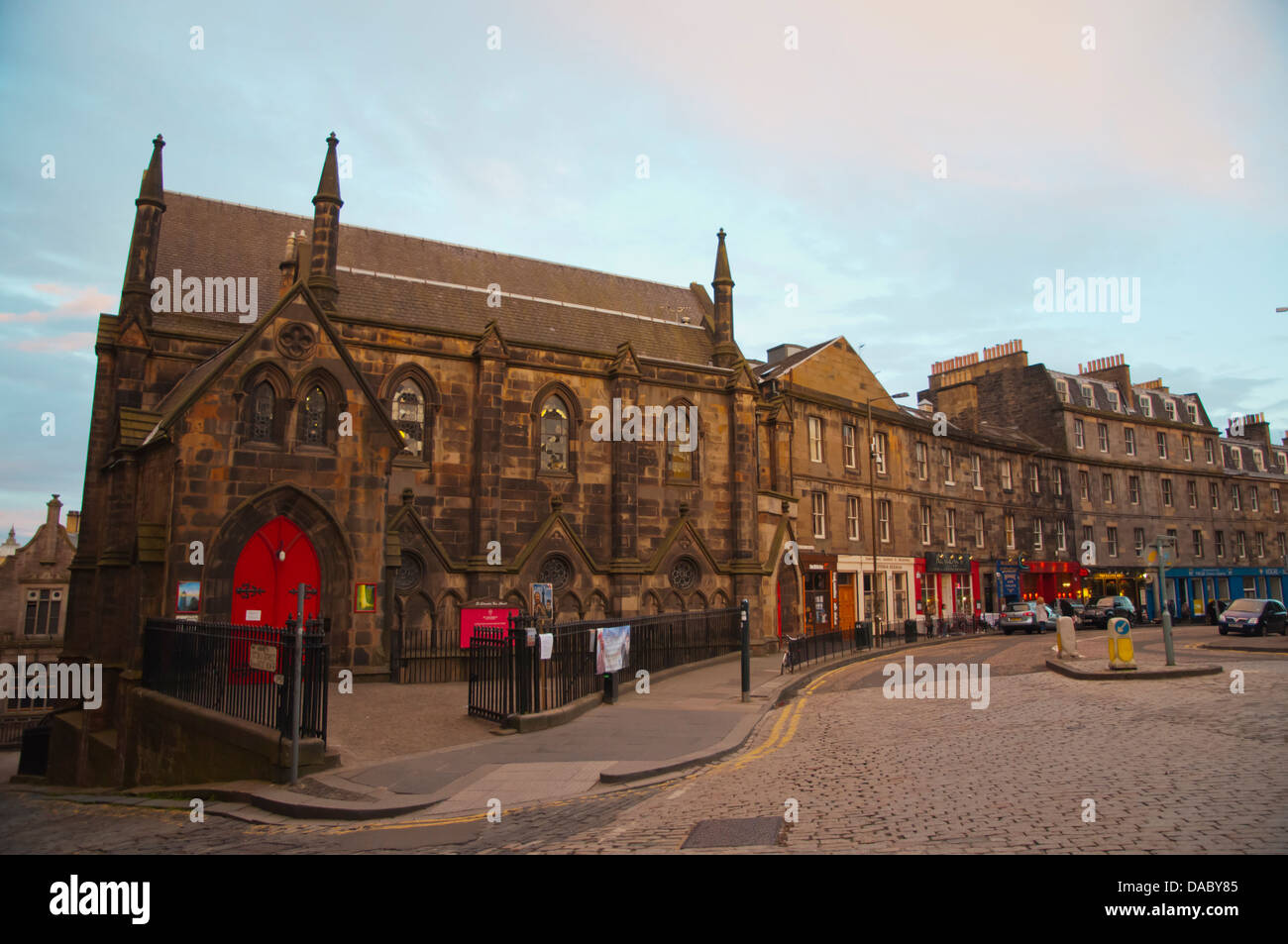 San Columba libera della Chiesa di Scozia e altri edifici Johnston Terrace street città vecchia Edimburgo Scozia Gran Bretagna Foto Stock