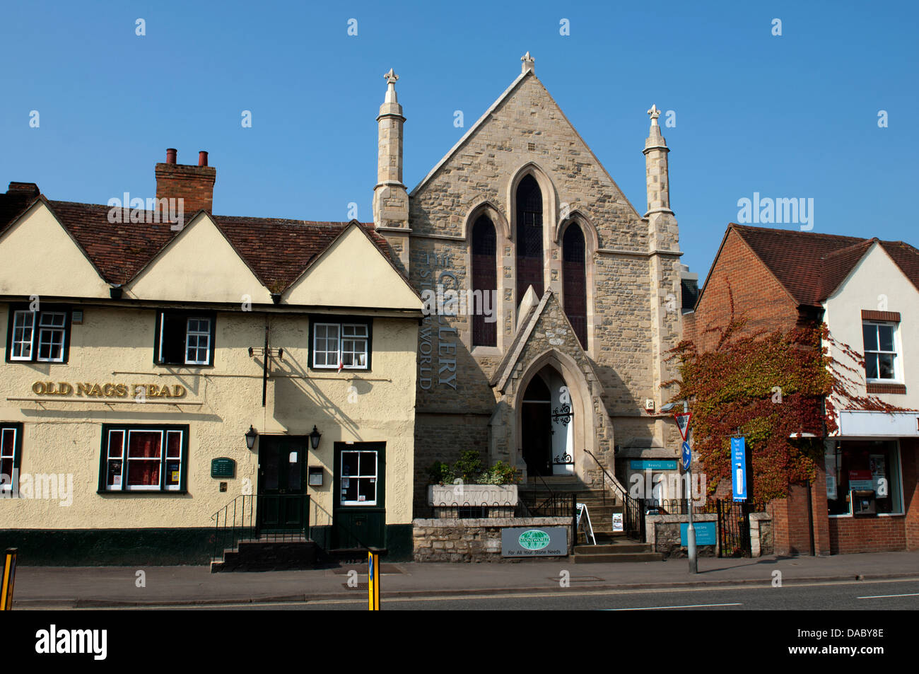 La galleria Stoneworld e vecchio Nag Head Pub, Thame, Oxfordshire, Regno Unito Foto Stock