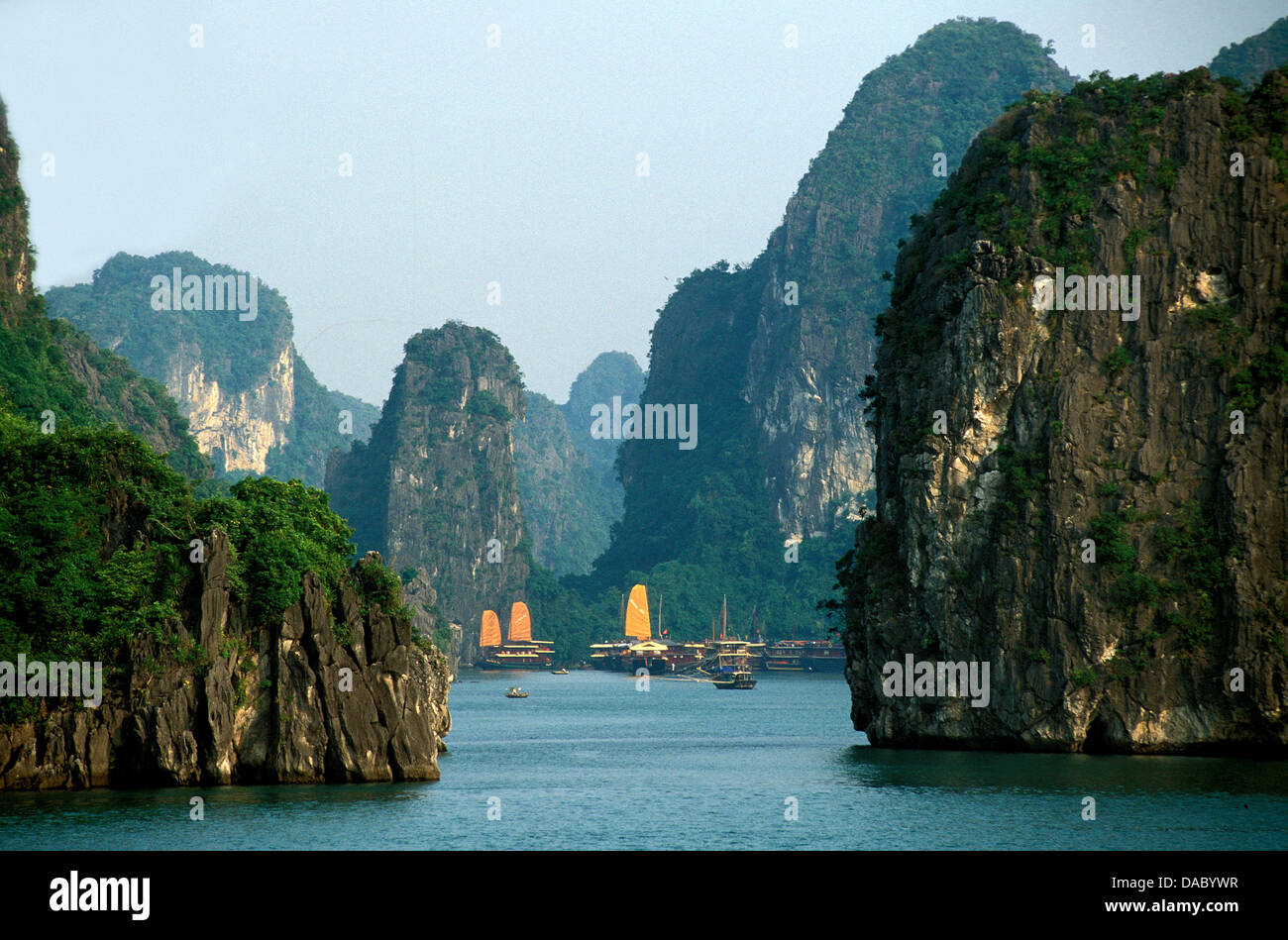 Ha-Long Bay, Sito Patrimonio Mondiale dell'UNESCO, Vietnam, Indocina, Asia sud-orientale, Asia Foto Stock