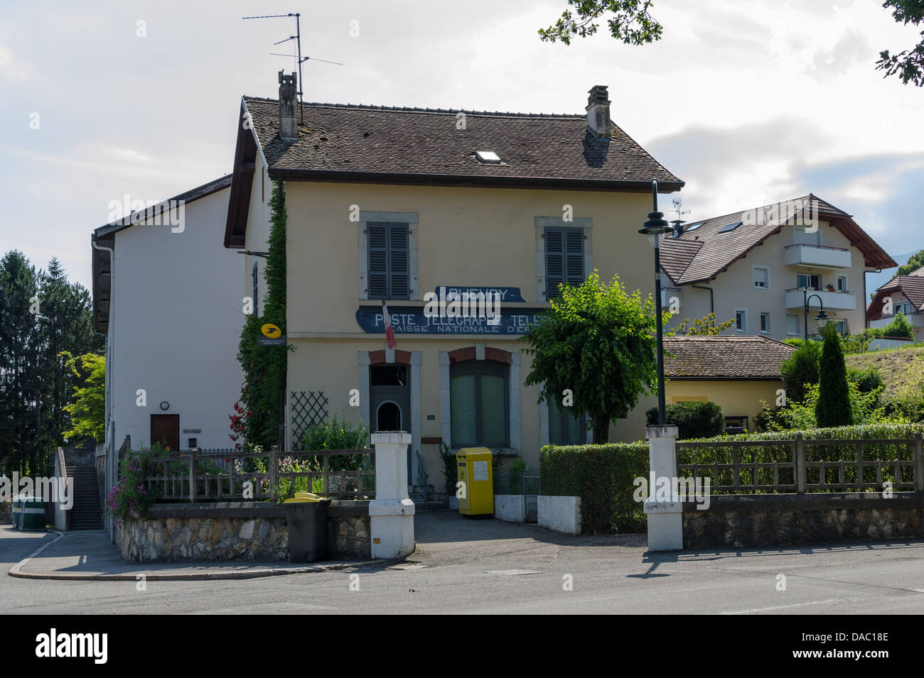 Ufficio postale nella cittadina francese di Chevry nella Francia orientale Foto Stock