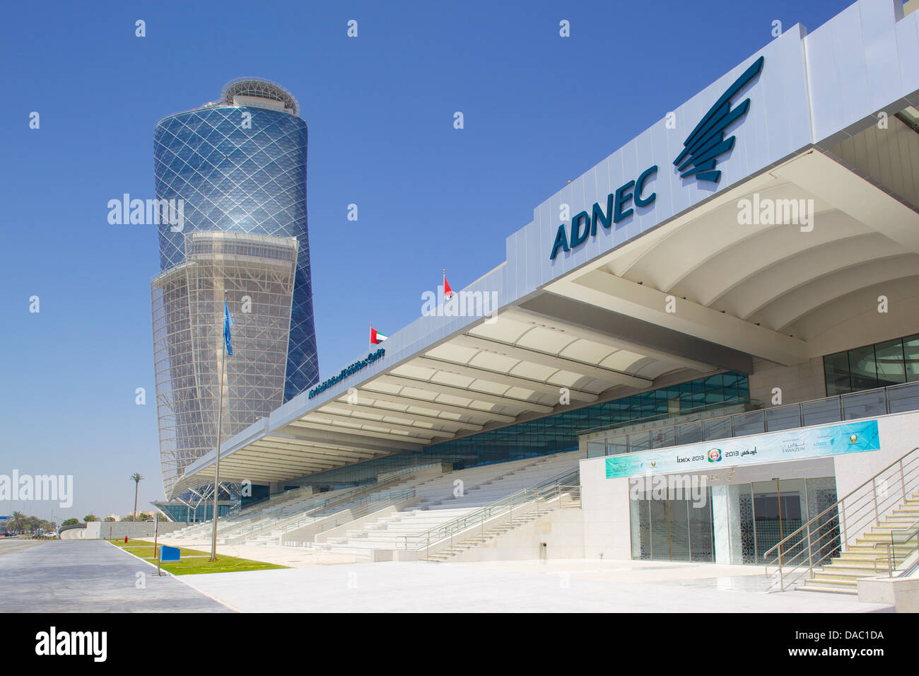 Hyatt Capital Gate Hotel nei pressi di Abu Dhabi al centro esposizioni da Aloft Hotel, Abu Dhabi, Emirati Arabi Uniti, Medio Oriente Foto Stock