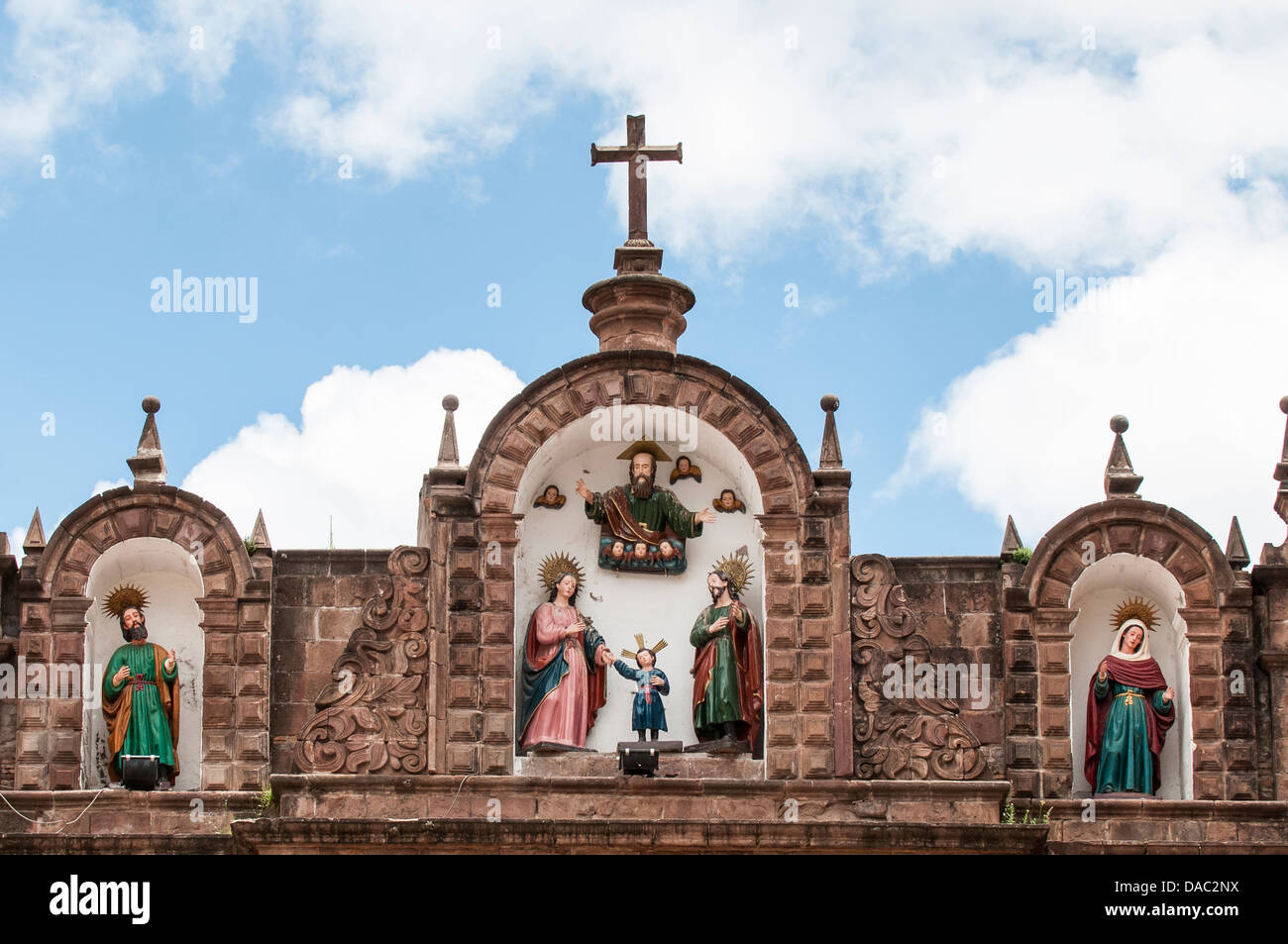 La facciata della Iglesia de la Sagrada Familia Chiesa della Sacra Famiglia, Cusco Cuzco, Perù. Foto Stock