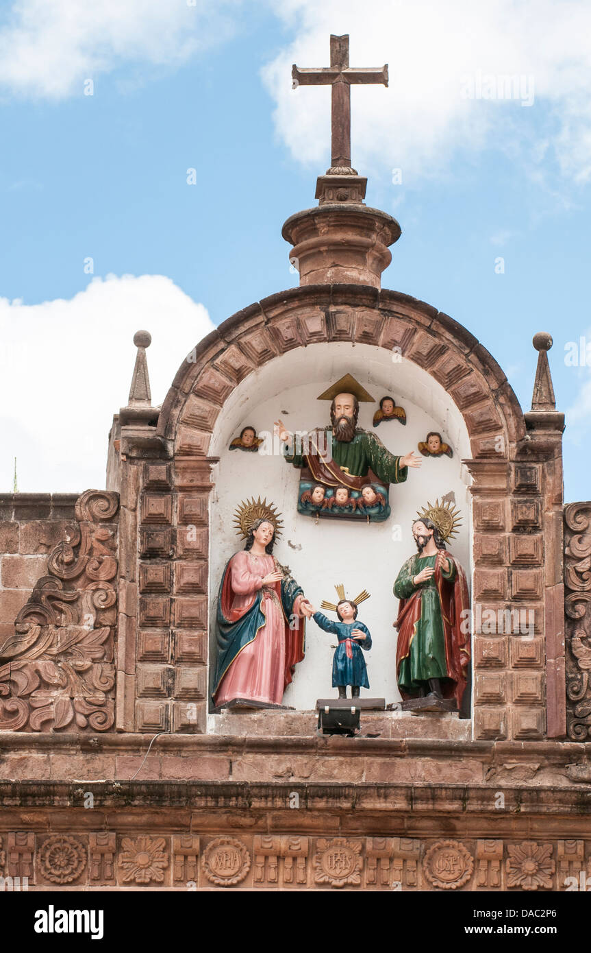 La facciata della Iglesia de la Sagrada Familia Chiesa della Sacra Famiglia, Cusco Cuzco, Perù. Foto Stock