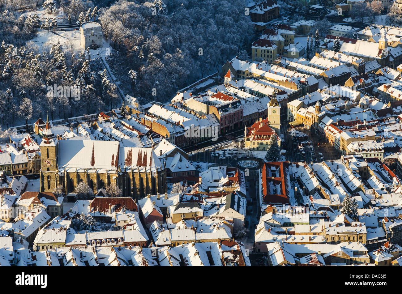 Vista della Città di Brasov in Romania. Brasov si trova nella parte centrale del paese ed è circondato da montagne dei Carpazi. Foto Stock