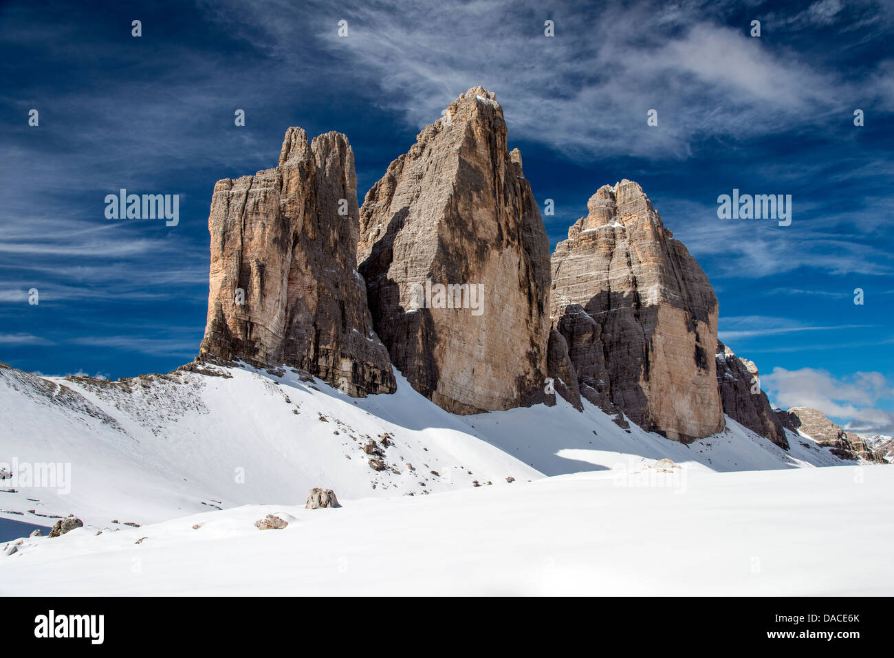 Vista invernale delle Tre Cime di Lavaredo o Drei Zinnen, Dolomiti, Veneto, Italia Foto Stock