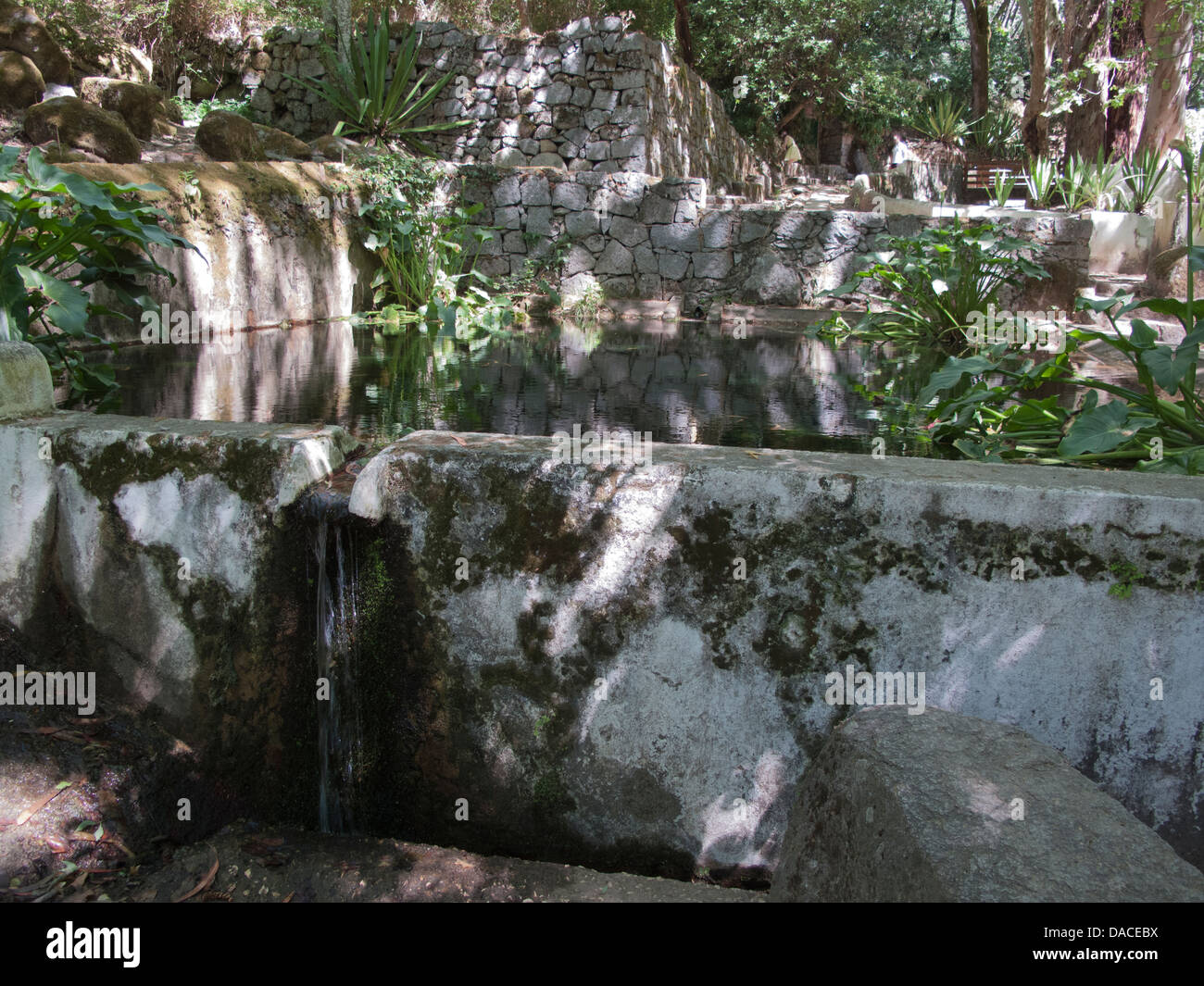 Acqua tradizionali trogoli di irrigazione, Algarve, PORTOGALLO Foto Stock