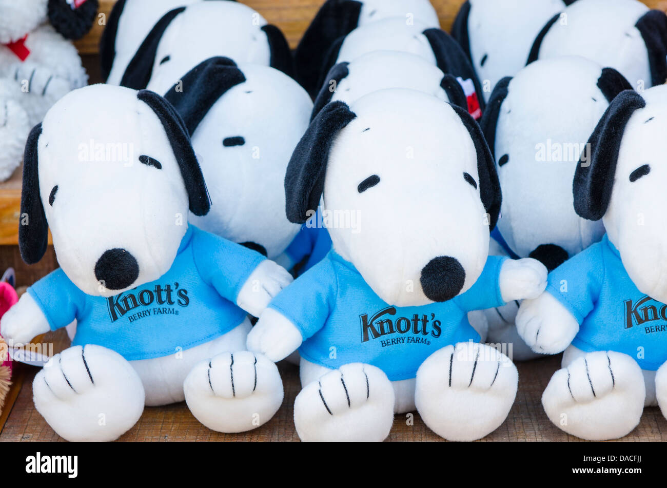 Snoopy cane ripieni giocattoli a Knott's Berry Farm, Buena Park, California. Foto Stock