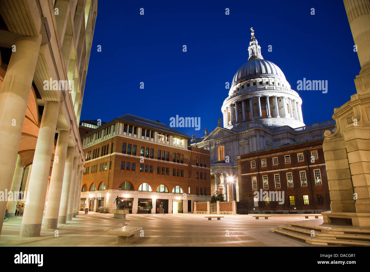 Pastermoster quadrato con St.Pauls Cathedral London REGNO UNITO Foto Stock