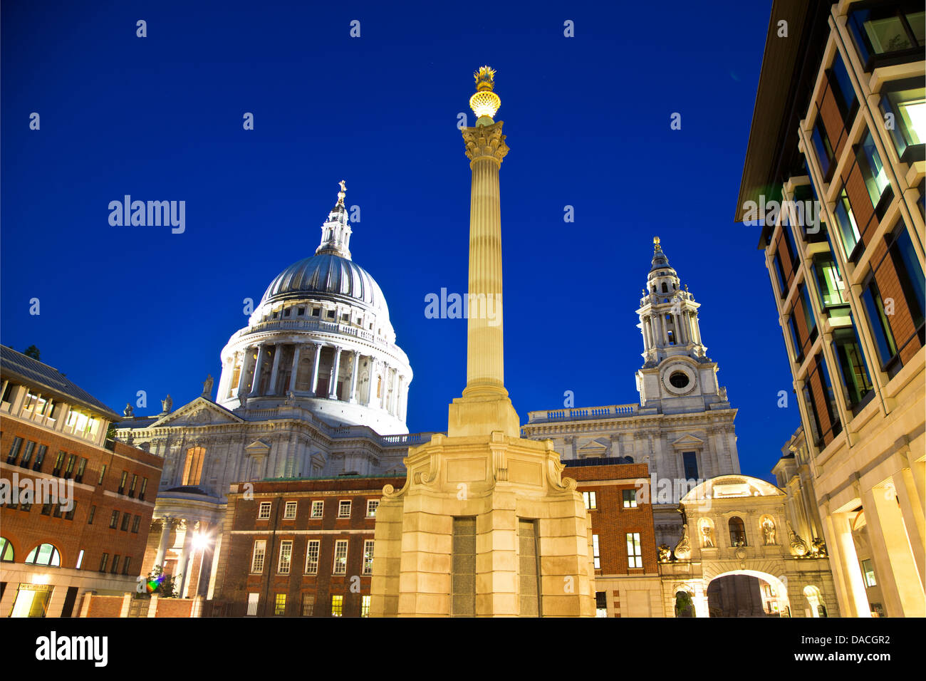 Pastermoster quadrato con St.Pauls Cathedral London REGNO UNITO Foto Stock