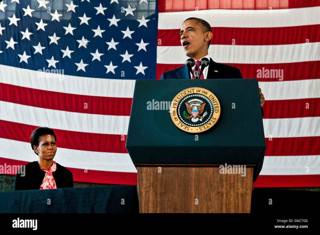 Il Presidente degli Stati Uniti Barack Obama parla di truppe a Fort Bragg, North Carolina, Mercoledì, Dicembre 14, 2011 riconoscendo il loro servizio durante l'Operazione Iraqi Freedom e funzionamento nuova alba, come la guerra in Iraq volge al termine. Ft. Bragg è una piattaforma di prontezza che è postured per rispondere rapidamente a livello globale con uno spettro completo di forze che fornire subito operative comuni di acc Foto Stock