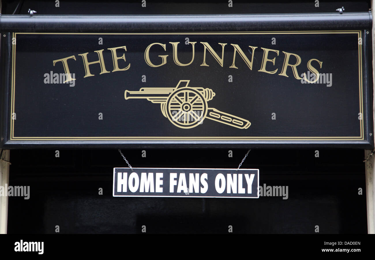 La barra della ventola di sostenitori del British club di calcio FC Arsenal 'Gunners Pub' è raffigurato in London, Gran Bretagna, 22 novembre 2011. Foto: Friso Gentsch Foto Stock