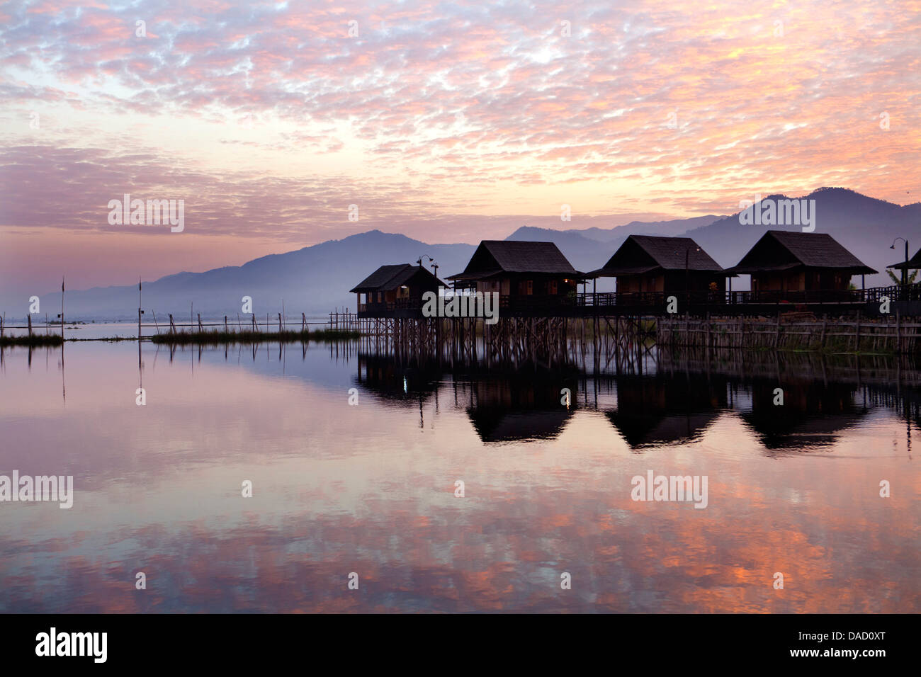 Isola d'oro Cottages di sunrise, alloggi turistici sul Lago Inle, Myanmar (Birmania) Foto Stock