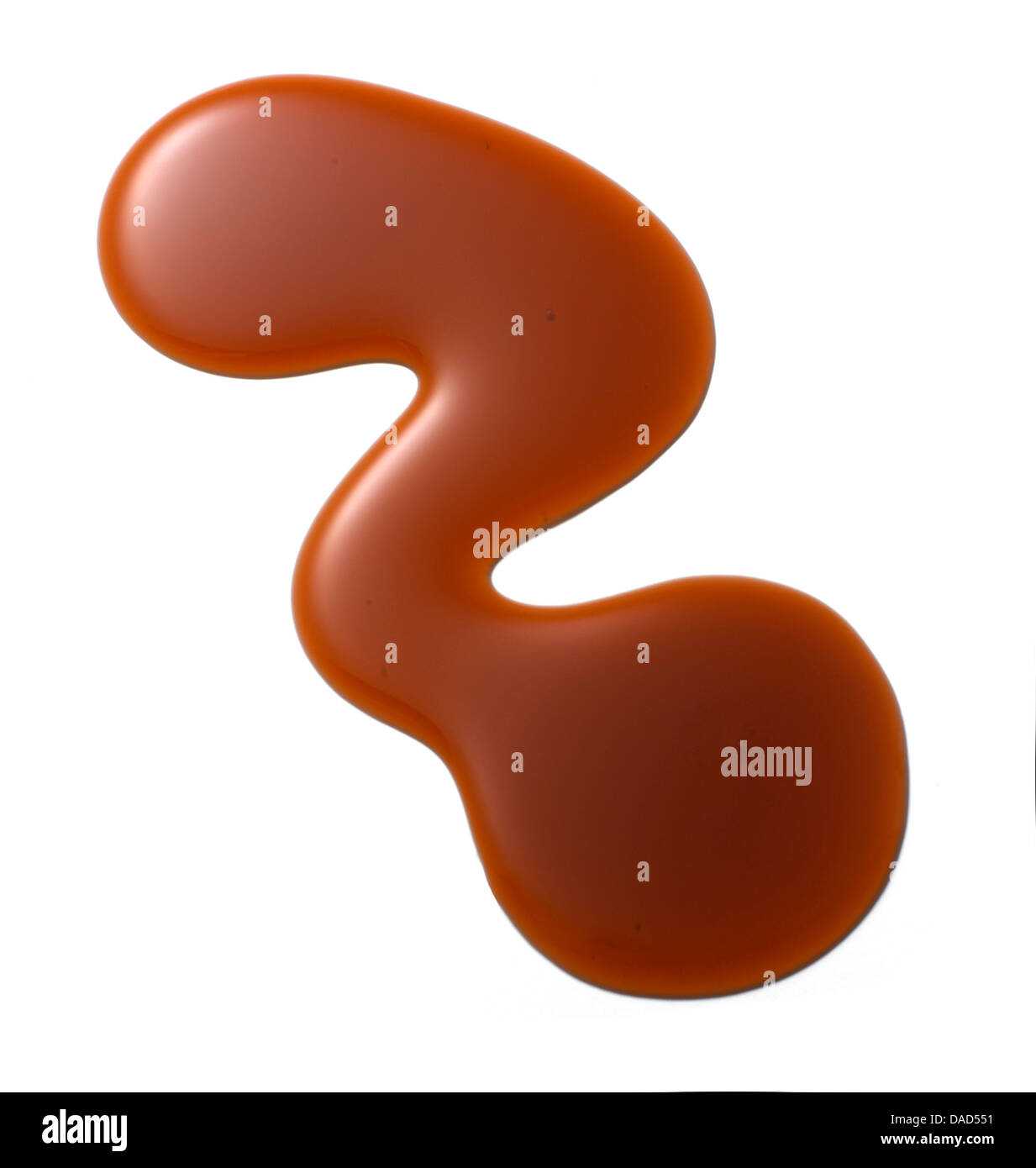 Il marrone scuro bronzer/self tan fondazione crema ritagliato su uno sfondo bianco Foto Stock