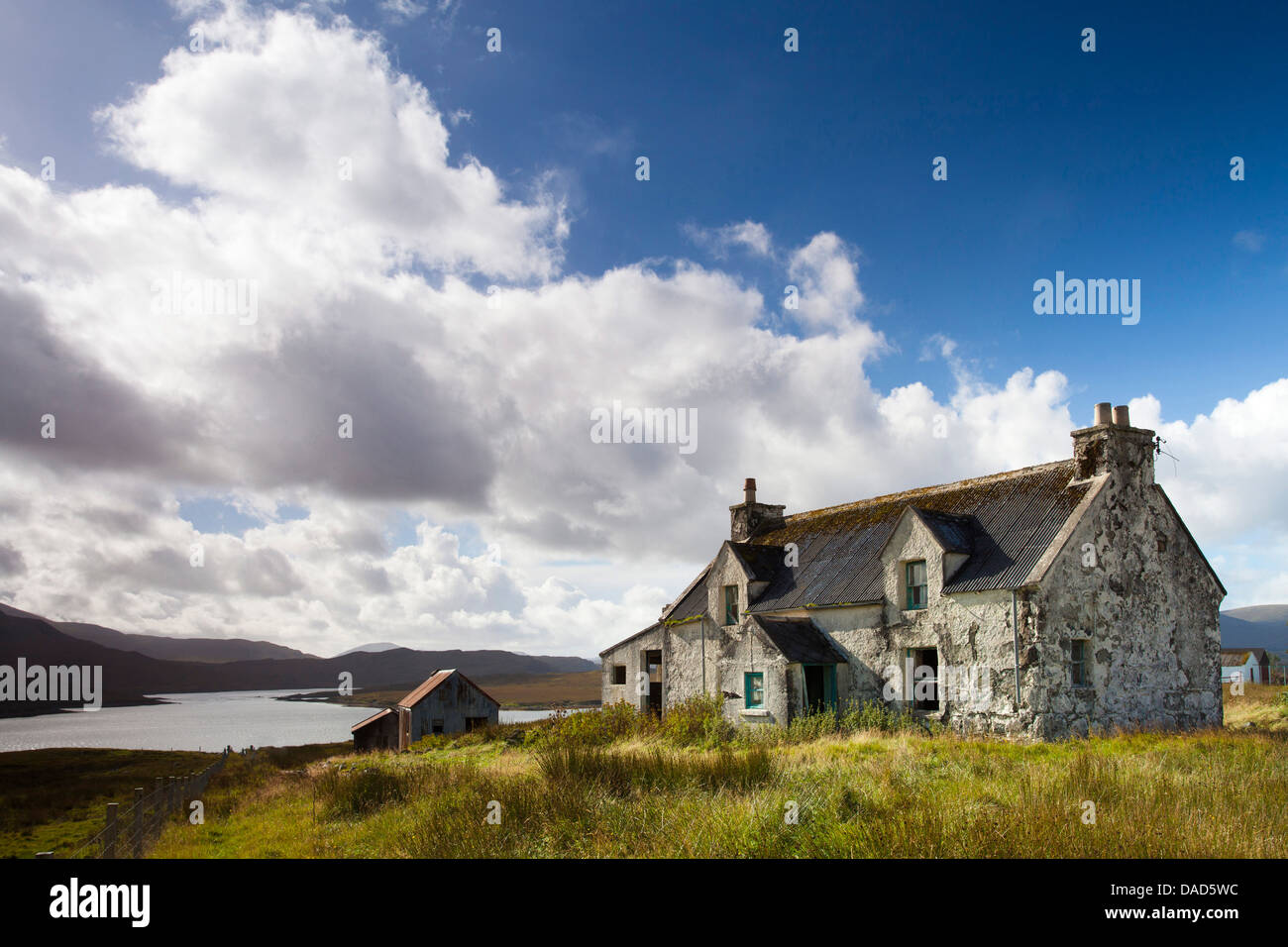 Il croft abbandonati nei pressi del villaggio di Lacasaidh (Laxay), isola di Lewis, Ebridi Esterne, Scotland, Regno Unito, Europa Foto Stock