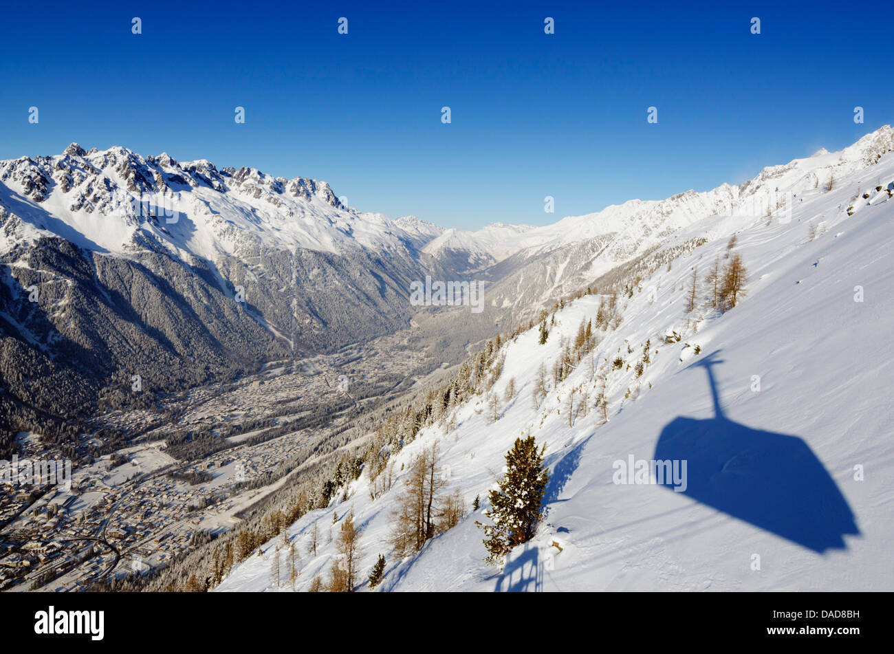 Vista dall'Aiguille du Midi funivia, Chamonix Alta Savoia, sulle Alpi francesi, Francia, Europa Foto Stock