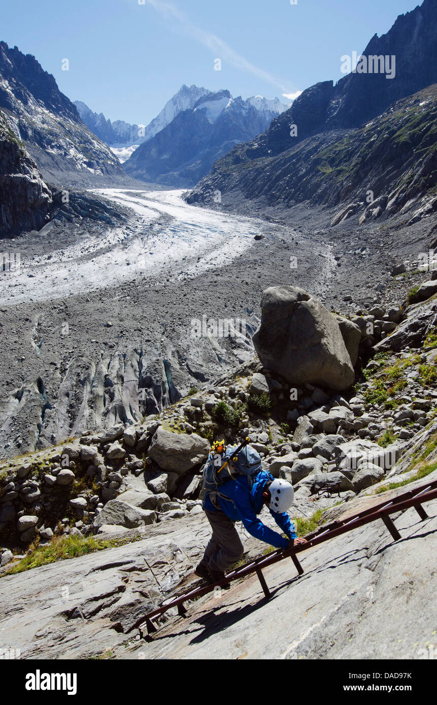 Scalatore al Mer de Glace glacier, Chamonix Alta Savoia, sulle Alpi francesi, Francia, Europa Foto Stock