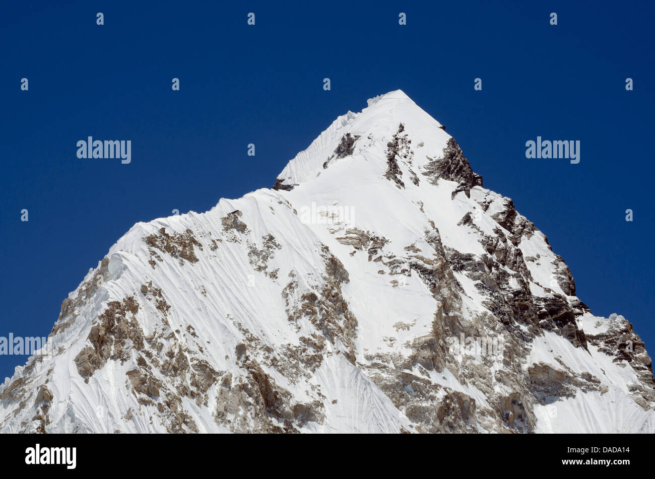 Montare sul Nuptse, 7861m, Solu Khumbu Everest Regione, Parco Nazionale di Sagarmatha, Sito Patrimonio Mondiale dell'UNESCO, Nepal, Himalaya, Asia Foto Stock