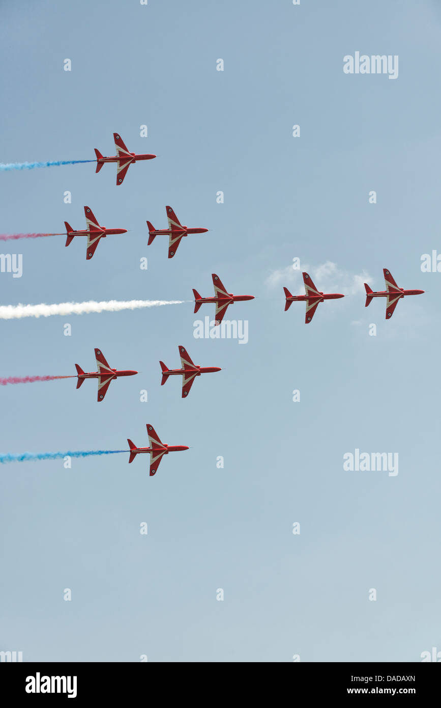 Royal Air Force britannica frecce rosse militare Display Aerobatic Team in formazione Concorde, display a 2013 Waddington intern Foto Stock