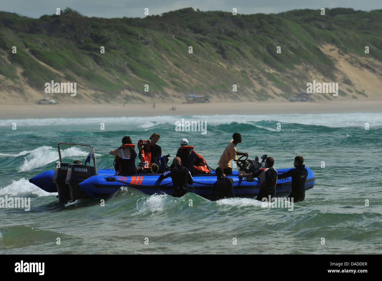 Immersioni subacquee, sub imbarco BARCA COSTOLA, avventura viaggio destinazione Sodwana Bay, KwaZulu-Natal, Sud Africa, vacanza in spiaggia, minimo stagcape, costa Foto Stock