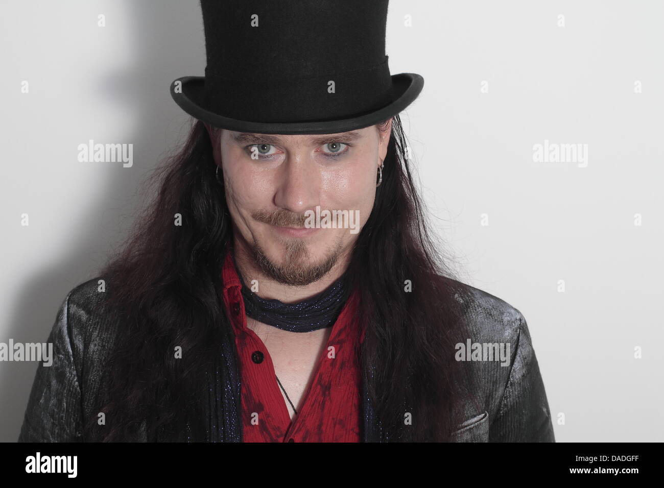 Tastierista, cantante e song writer Tuomas Holopainen del finlandese symphonic metal band "Nightwish' sorrisi a Berlino (Germania), 21 ottobre 2011. Foto: Lutz Mueller-Bohlen Foto Stock