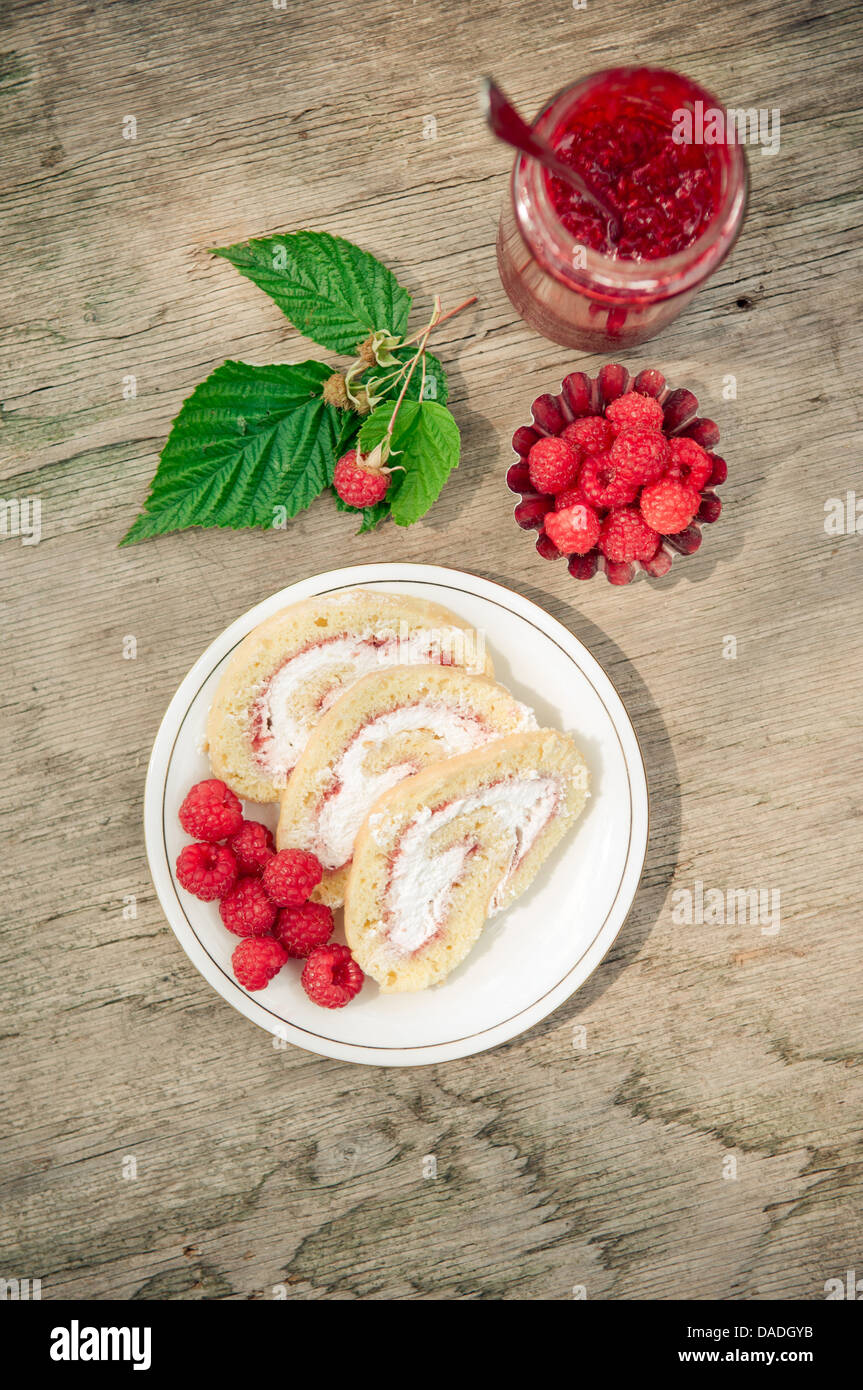 Lamponi freschi, torta di lampone e confettura Foto Stock