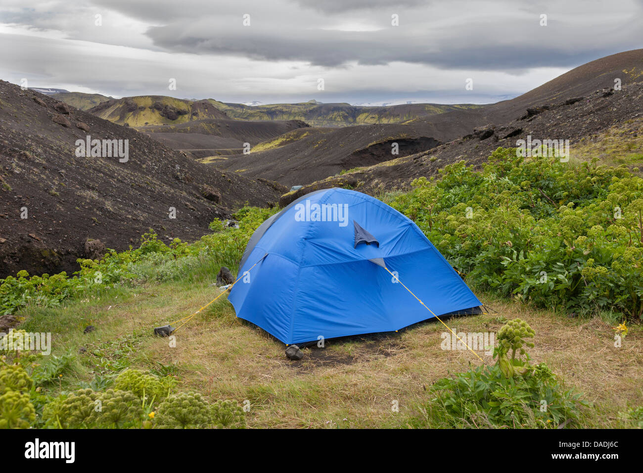 Camping al di sotto del rifugio Botnar nell'Area Emstrur sul Laugavegur Sentiero escursionistico tra Landmanannalaugar e Thorsmork Islanda Foto Stock
