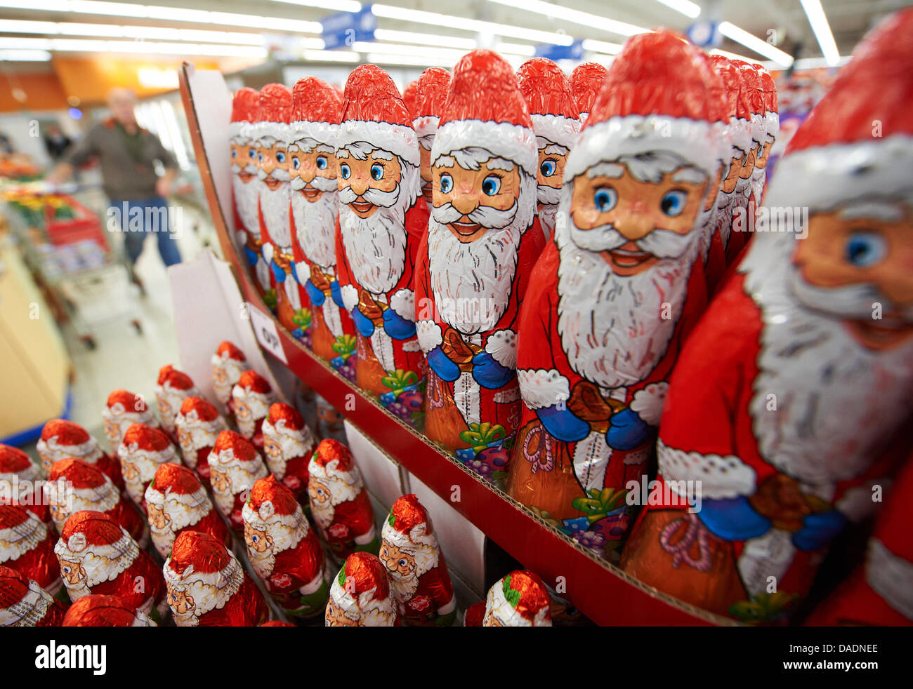 Caramella di Natale viene messo in vendita in un negozio di alimentari in Witten, Germania, 31 ottobre 2011. Il Natale è già iniziato nei supermercati. Foto: Bernd Thissen Foto Stock