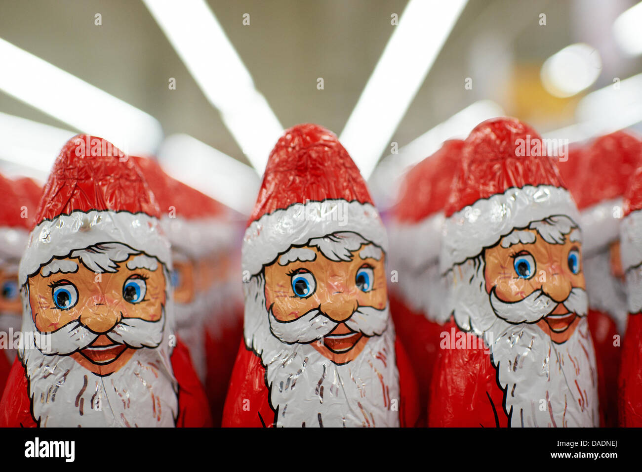 Caramella di Natale viene messo in vendita in un negozio di alimentari in Witten, Germania, 31 ottobre 2011. Il Natale è già iniziato nei supermercati. Foto: Bernd Thissen Foto Stock
