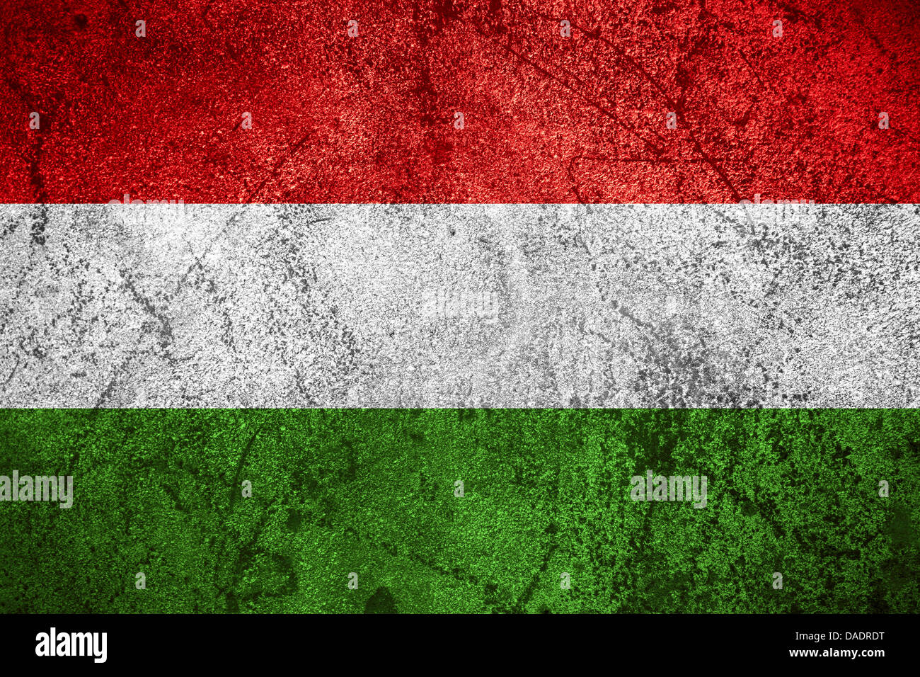 Bandiera dell'Ungheria o ungherese banner su ruvida sfondo in metallo Foto Stock