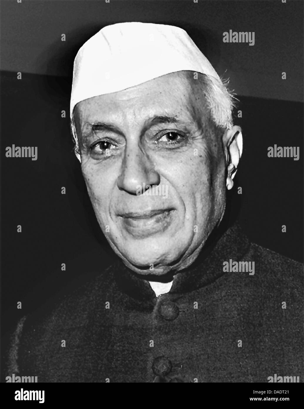 Primo ministro indiano Jawaharlal Nehru nel 1960. Ritratto dal fotografo Fred Stein (1909-1967) che emigrarono 1933 dalla Germania nazista per la Francia e infine negli Stati Uniti. Foto Stock