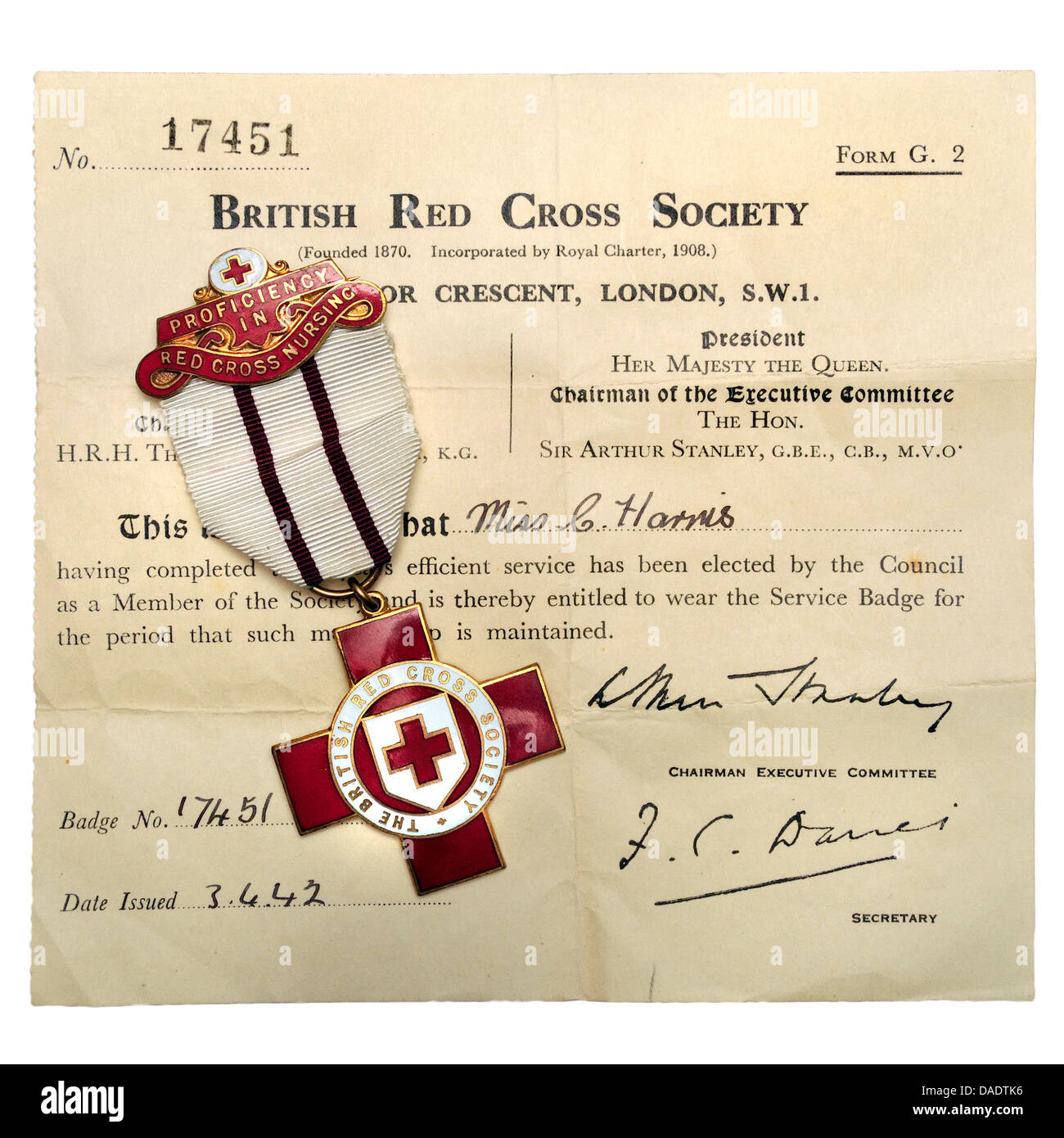 La Croce Rossa britannica la società Badge servizio, per un periodo di tre anni un servizio efficiente e di elezione per la società. Con il documento originale Foto Stock
