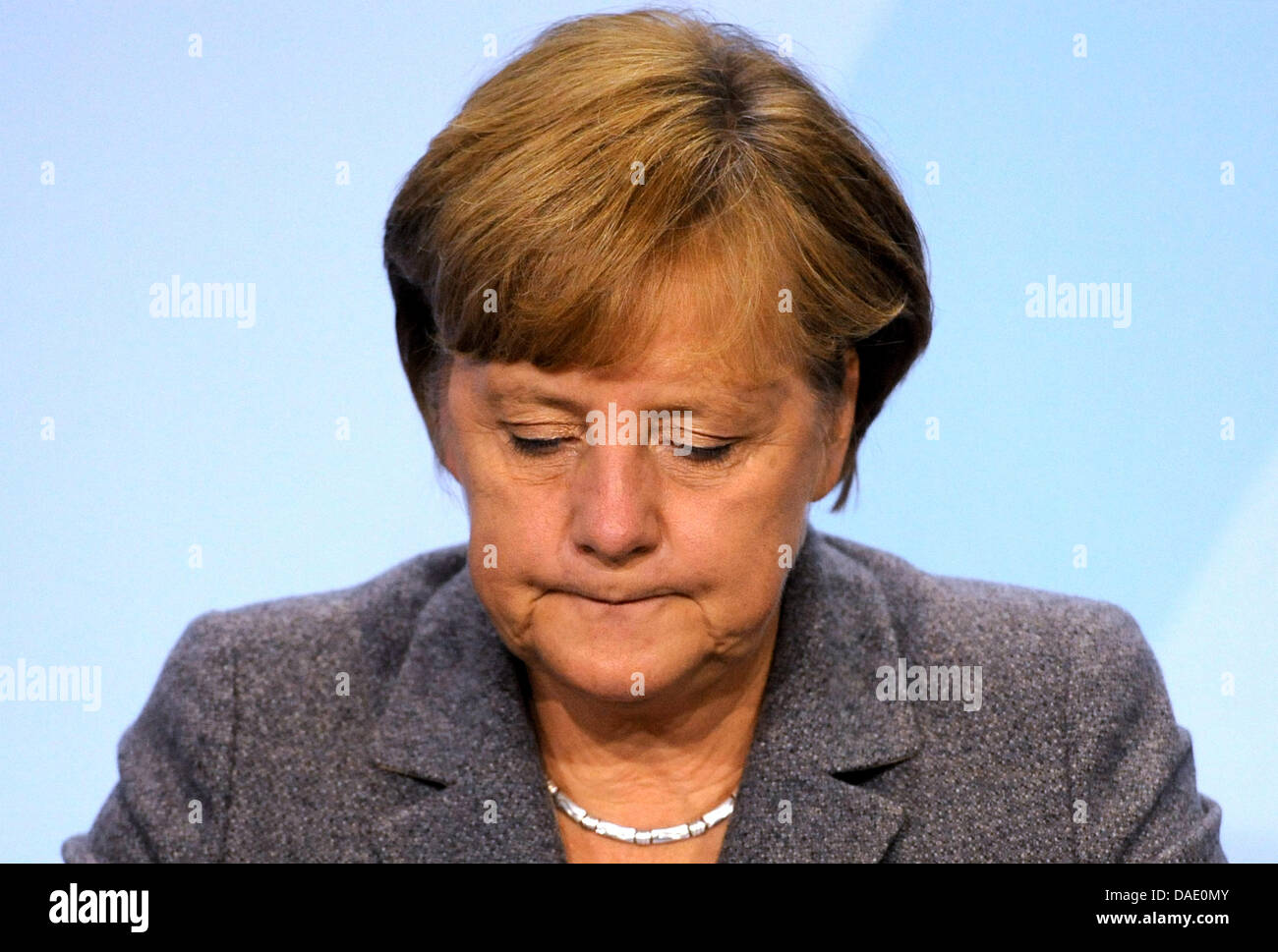 Il cancelliere tedesco Angela Merkel spiega i risultati del vertice di coalizione presso la cancelleria di Berlino, Germania, 06 novembre 2011. La coalizione della CDU/CSU e FDP messo insieme un pacchetto con riduzioni fiscali e importanti riforme. La stampa tedesca DPA agenzia mi è stato detto che esistono soluzioni in materia di tasse, health care, immigrazione, il trasporto e la cura dei bambini. Foto: Maurizio Gambar Foto Stock