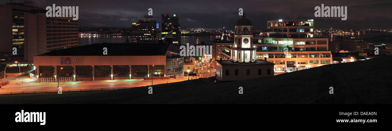 Panoramica notturna del centro di Halifax, Nova Scotia da Citadel Hill. Foto Stock