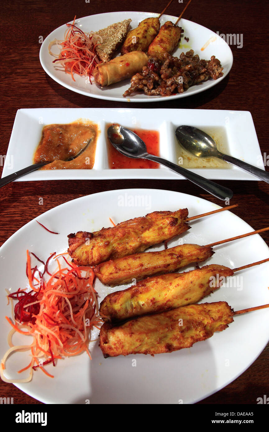 Cibo tailandese bocce set menu piatti a base di riso studio impostazione ristorante interno Foto Stock