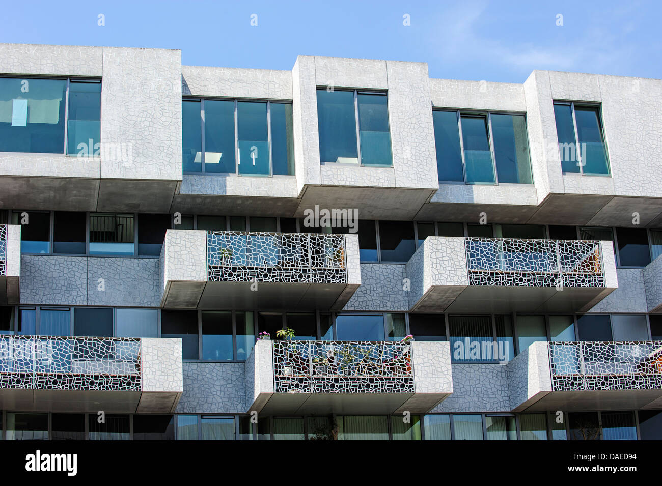 Moderni appartamenti con balconi del blocco di appartamenti a Leuven / Louvain, Belgio Foto Stock