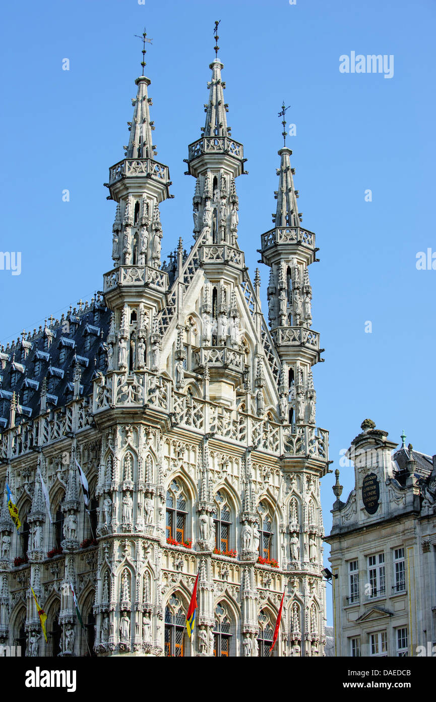 Il municipio gotico Brabantine in stile tardo gotico al Grote Markt / piazza principale del mercato, Leuven / Louvain, Belgio Foto Stock