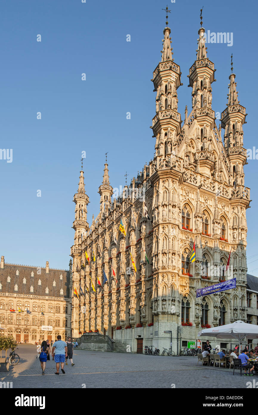 Il municipio gotico Brabantine in stile tardo gotico al Grote Markt / piazza principale del mercato, Leuven / Louvain, Belgio Foto Stock