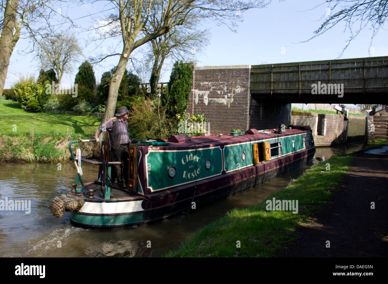 Avvicinando Stoke Pound lock sulla Worcester Birmingham canal vicino a Bromsgrove Foto Stock