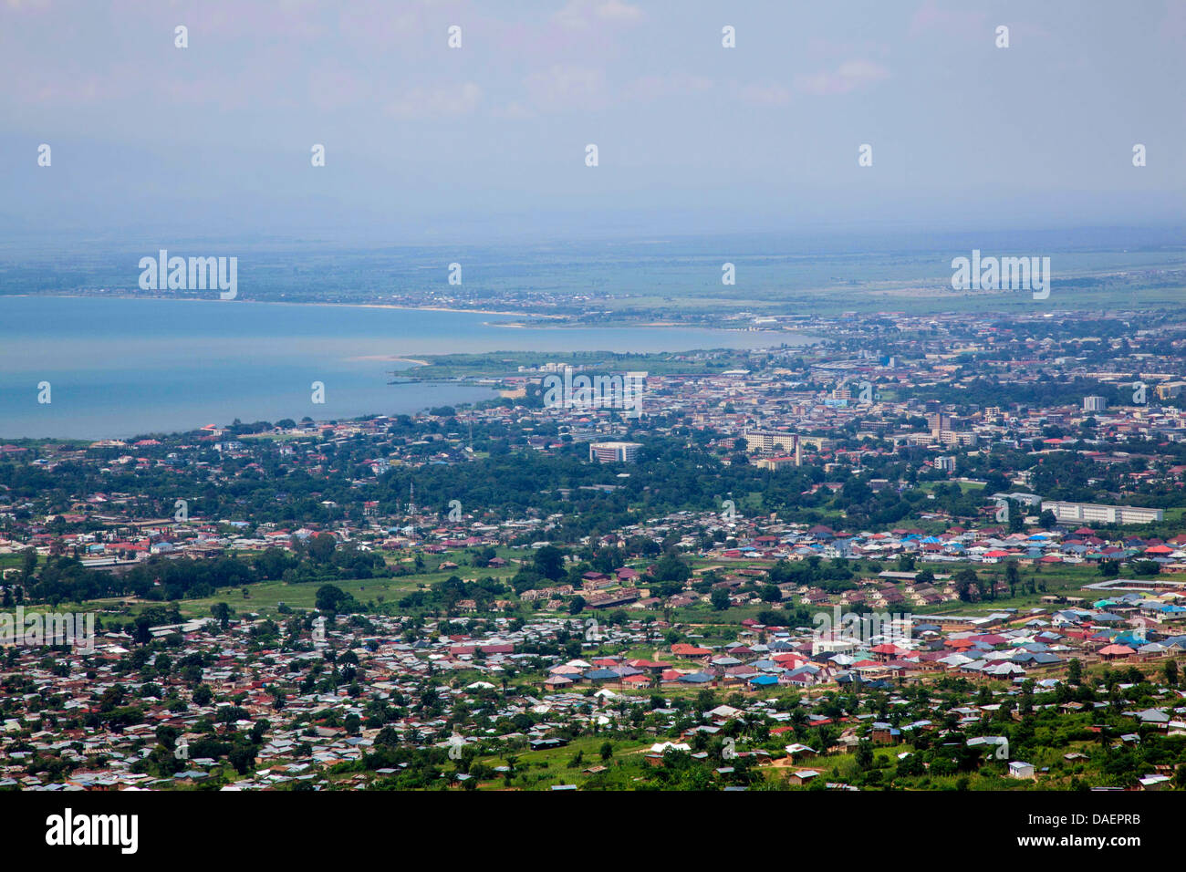 Vista da una collina a Bujumbura al Lago Tanganica, Burundi Bujumbura Foto Stock