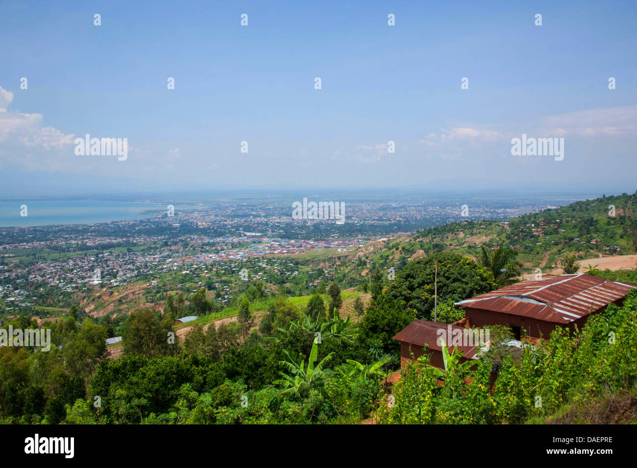 Vista da una collina a Bujumbura al Lago Tanganica, Burundi Bujumbura Foto Stock