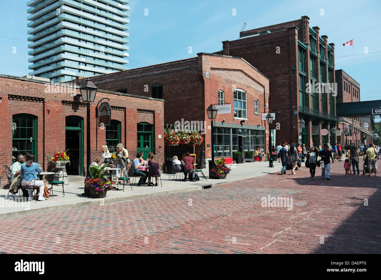 Scena di strada presso il Distillery District a Toronto, Ontario, Canada Foto Stock