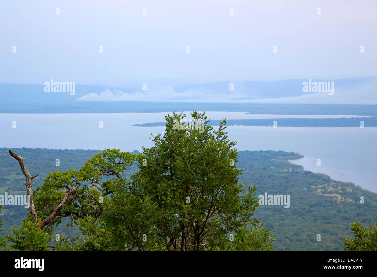 Vista Lago Ihema al confine della Tanzania, Rwanda, Provincia Orientale, Akagera National Park Foto Stock