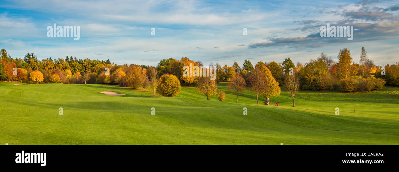 Campo da golf con alberi d'autunno, in Germania, in Baviera Foto Stock