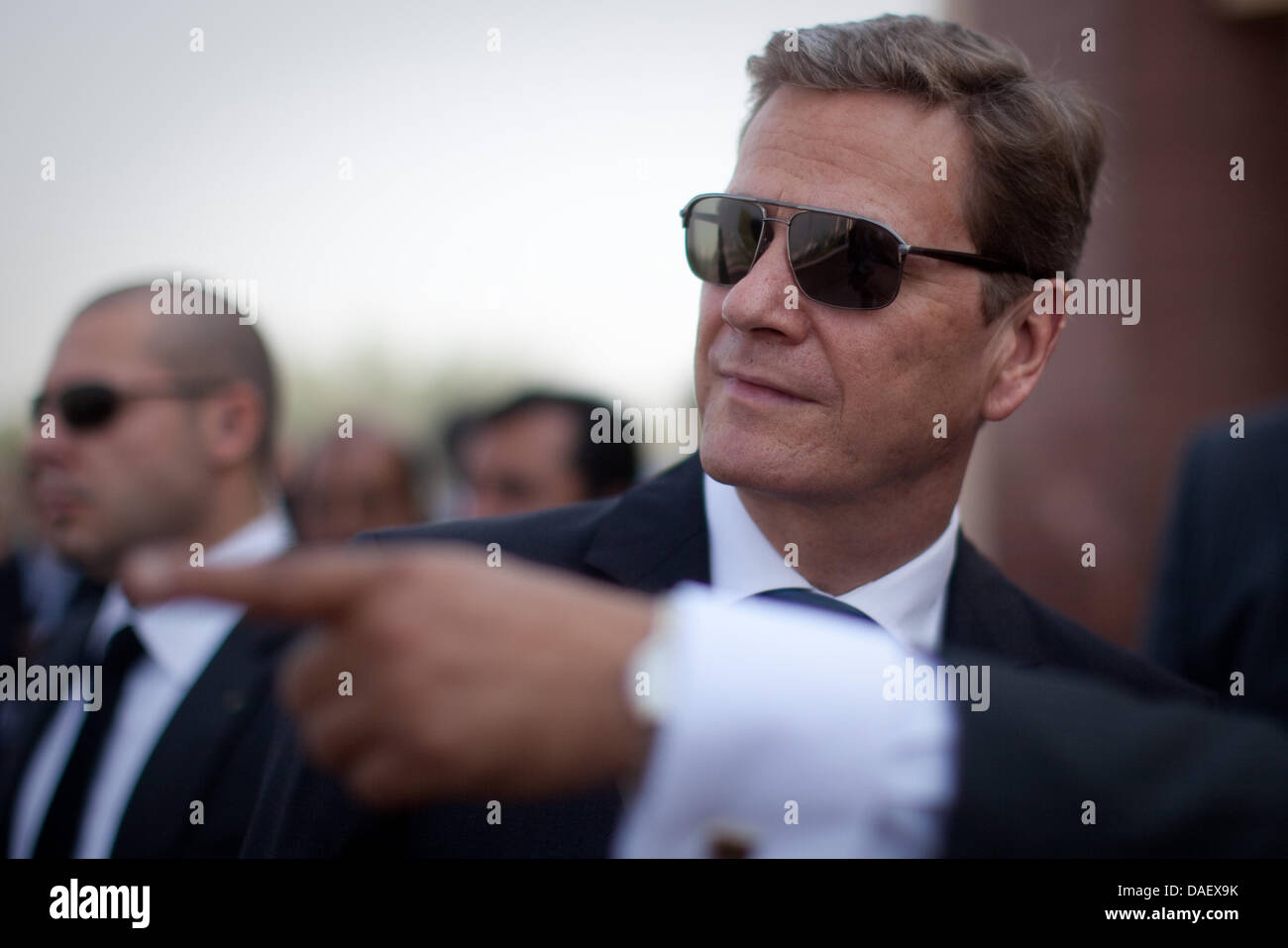 Il Ministro degli esteri tedesco Guido Westerwelle in visita il " Pakistan " Monumento a Islamabad, Pakistan, 18 novembre 2011. Westerwelle è su una visita di un giorno al Pakistan. Foto: MICHAEL KAPPELER Foto Stock